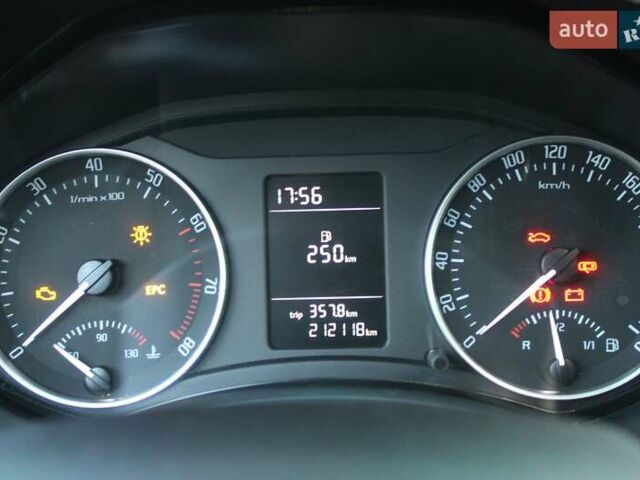 Белый Шкода Октавия, объемом двигателя 1.59 л и пробегом 216 тыс. км за 8500 $, фото 9 на Automoto.ua