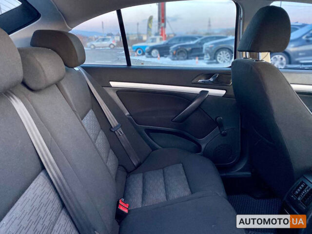 Белый Шкода Октавия, объемом двигателя 1.6 л и пробегом 217 тыс. км за 9000 $, фото 22 на Automoto.ua
