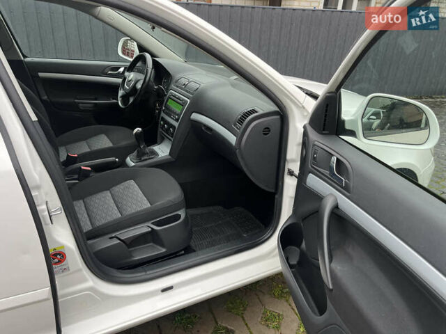 Белый Шкода Октавия, объемом двигателя 1.4 л и пробегом 187 тыс. км за 6500 $, фото 15 на Automoto.ua