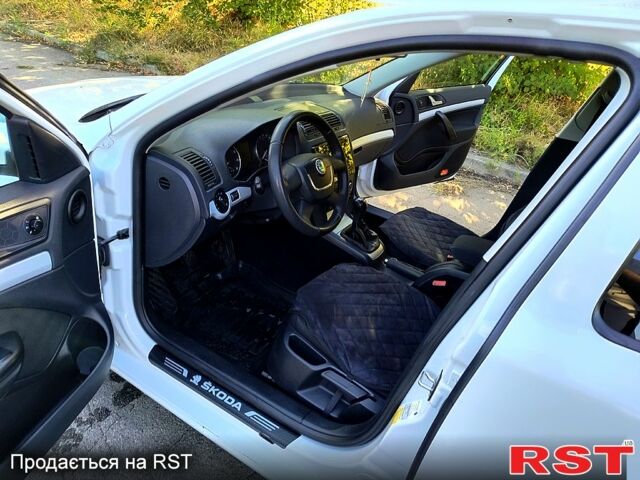 Білий Шкода Октавія, об'ємом двигуна 1.6 л та пробігом 189 тис. км за 6999 $, фото 6 на Automoto.ua
