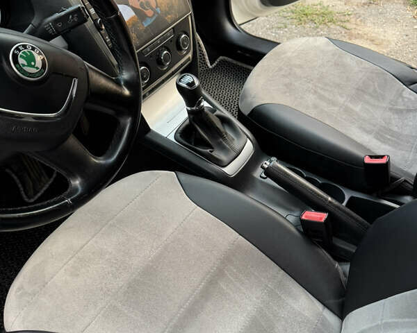 Белый Шкода Октавия, объемом двигателя 1.6 л и пробегом 262 тыс. км за 8500 $, фото 21 на Automoto.ua
