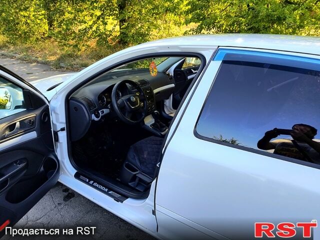 Білий Шкода Октавія, об'ємом двигуна 1.6 л та пробігом 189 тис. км за 6999 $, фото 8 на Automoto.ua