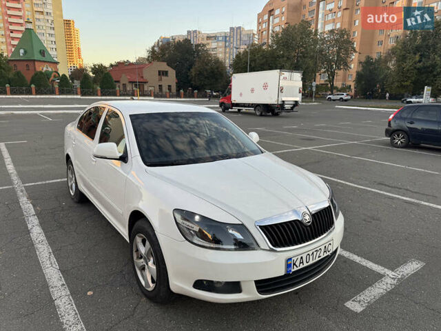 Белый Шкода Октавия, объемом двигателя 1.6 л и пробегом 200 тыс. км за 8500 $, фото 1 на Automoto.ua
