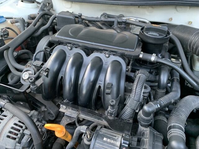 Білий Шкода Октавія, об'ємом двигуна 1.6 л та пробігом 181 тис. км за 7800 $, фото 15 на Automoto.ua