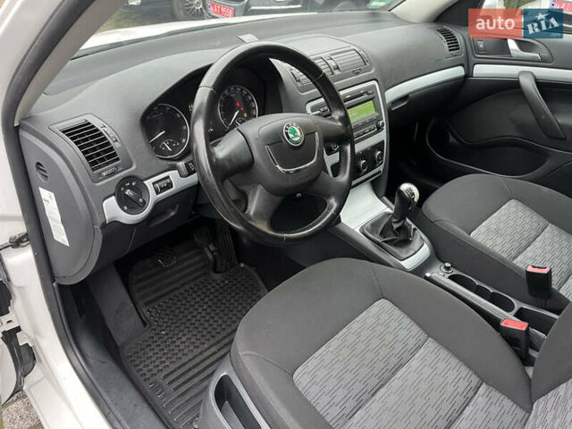 Белый Шкода Октавия, объемом двигателя 1.4 л и пробегом 187 тыс. км за 6500 $, фото 11 на Automoto.ua