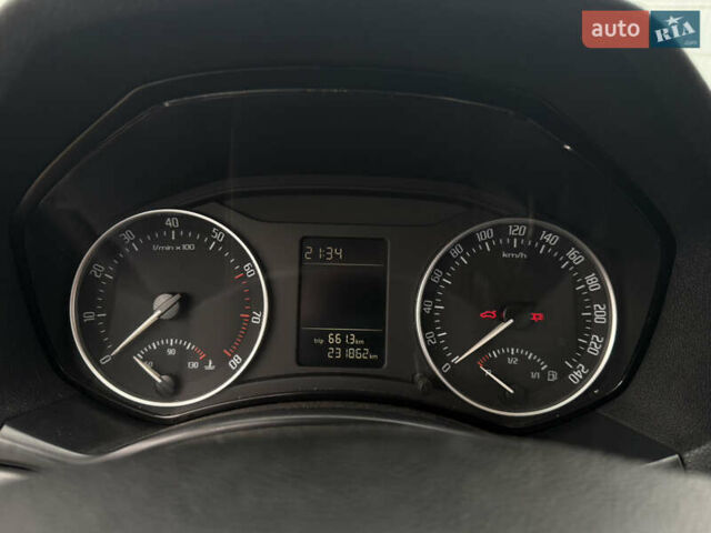 Белый Шкода Октавия, объемом двигателя 1.6 л и пробегом 231 тыс. км за 7150 $, фото 43 на Automoto.ua