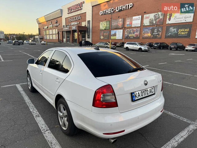 Белый Шкода Октавия, объемом двигателя 1.6 л и пробегом 200 тыс. км за 8500 $, фото 2 на Automoto.ua