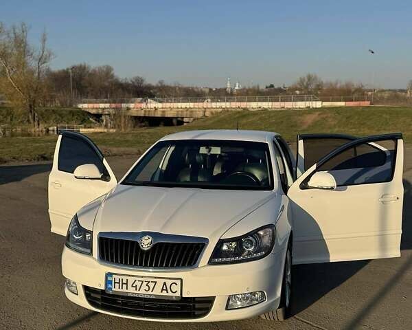Белый Шкода Октавия, объемом двигателя 1.6 л и пробегом 346 тыс. км за 7500 $, фото 9 на Automoto.ua