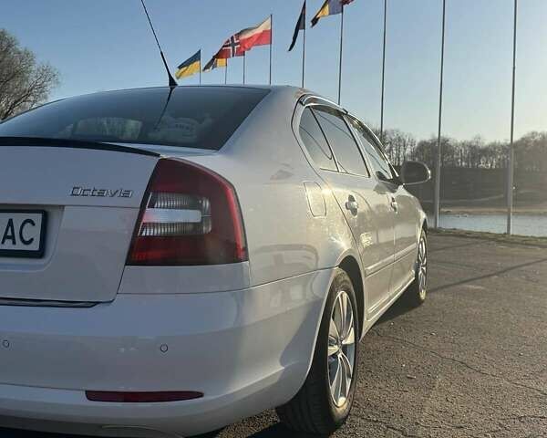 Белый Шкода Октавия, объемом двигателя 1.6 л и пробегом 346 тыс. км за 7500 $, фото 13 на Automoto.ua