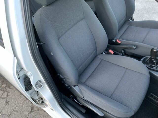 Білий Шкода Октавія, об'ємом двигуна 1.6 л та пробігом 181 тис. км за 7800 $, фото 13 на Automoto.ua