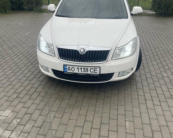 Белый Шкода Октавия, объемом двигателя 1.9 л и пробегом 299 тыс. км за 7000 $, фото 1 на Automoto.ua