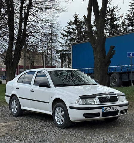 Белый Шкода Октавия, объемом двигателя 1.6 л и пробегом 300 тыс. км за 4100 $, фото 1 на Automoto.ua