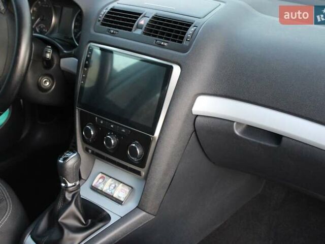 Белый Шкода Октавия, объемом двигателя 1.59 л и пробегом 216 тыс. км за 8500 $, фото 5 на Automoto.ua