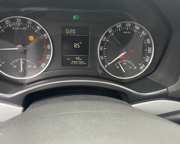 Белый Шкода Октавия, объемом двигателя 1.9 л и пробегом 299 тыс. км за 7000 $, фото 10 на Automoto.ua