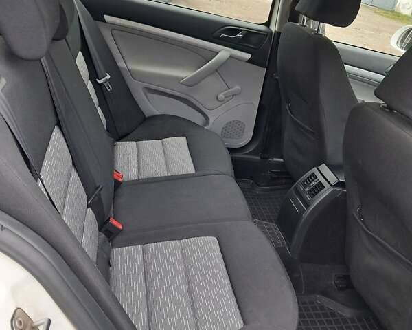 Белый Шкода Октавия, объемом двигателя 1.6 л и пробегом 270 тыс. км за 7250 $, фото 10 на Automoto.ua