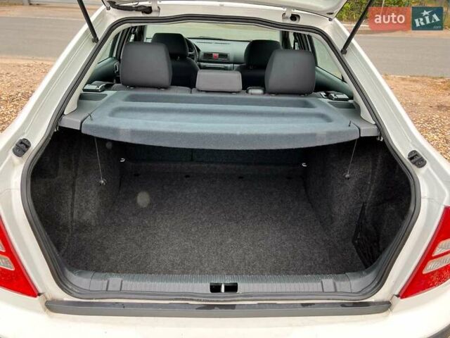 Белый Шкода Октавия, объемом двигателя 1.6 л и пробегом 173 тыс. км за 5499 $, фото 9 на Automoto.ua