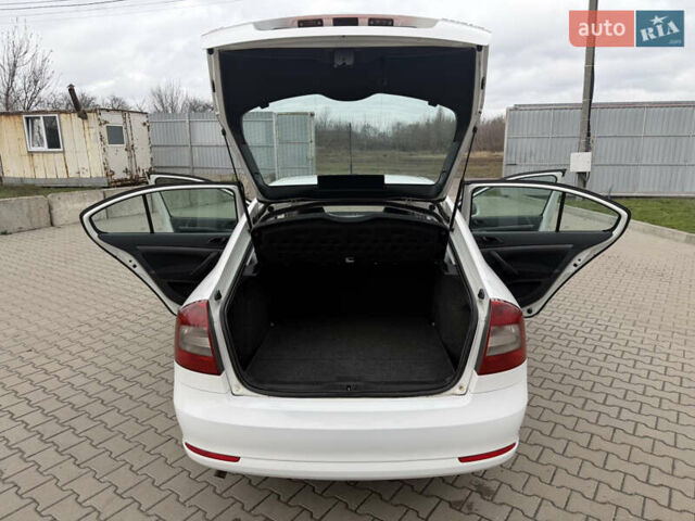 Белый Шкода Октавия, объемом двигателя 1.6 л и пробегом 231 тыс. км за 7150 $, фото 41 на Automoto.ua