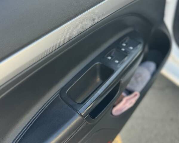 Белый Шкода Октавия, объемом двигателя 1.6 л и пробегом 346 тыс. км за 7500 $, фото 4 на Automoto.ua