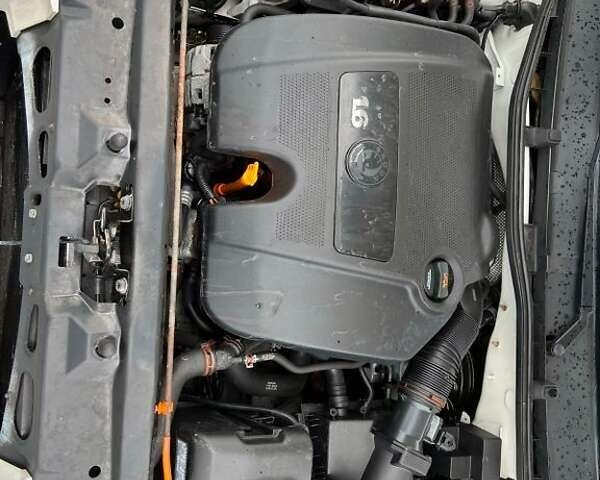 Белый Шкода Октавия, объемом двигателя 1.6 л и пробегом 173 тыс. км за 5499 $, фото 8 на Automoto.ua