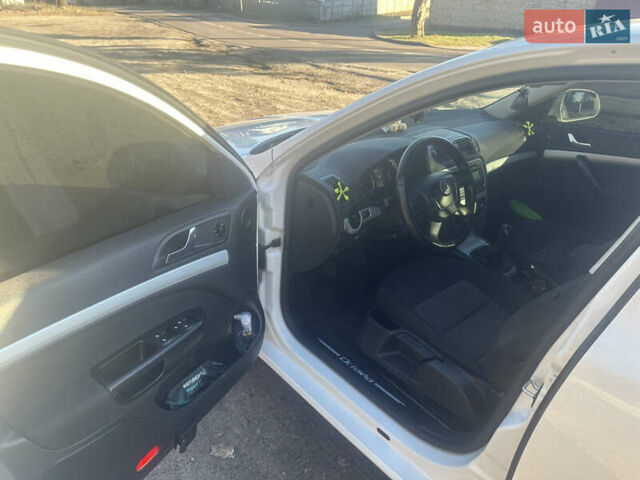 Белый Шкода Октавия, объемом двигателя 1.6 л и пробегом 266 тыс. км за 7700 $, фото 8 на Automoto.ua