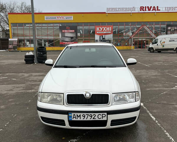 Белый Шкода Октавия, объемом двигателя 1.6 л и пробегом 269 тыс. км за 6000 $, фото 2 на Automoto.ua