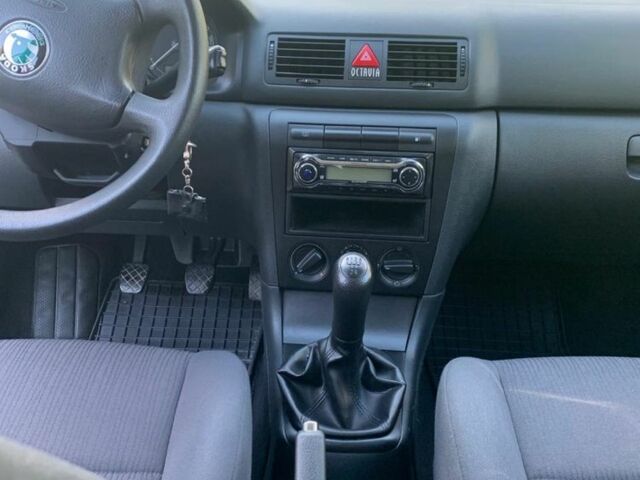 Білий Шкода Октавія, об'ємом двигуна 1.6 л та пробігом 181 тис. км за 7800 $, фото 6 на Automoto.ua