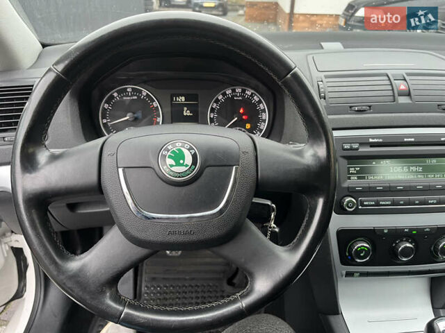 Белый Шкода Октавия, объемом двигателя 1.4 л и пробегом 187 тыс. км за 6500 $, фото 28 на Automoto.ua