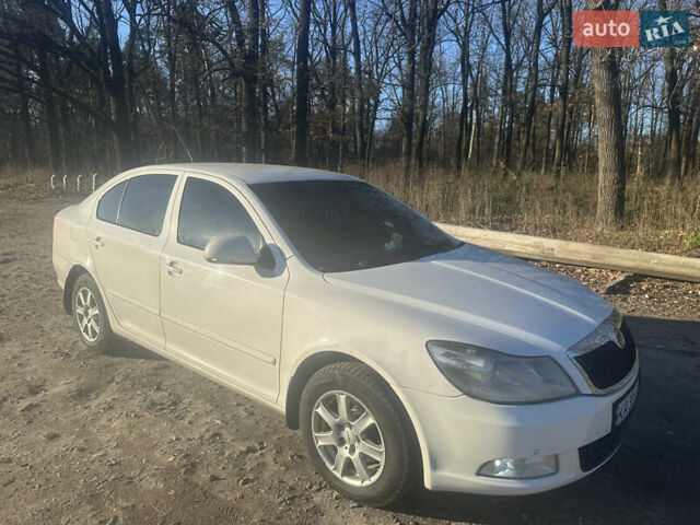 Белый Шкода Октавия, объемом двигателя 1.6 л и пробегом 266 тыс. км за 7700 $, фото 2 на Automoto.ua