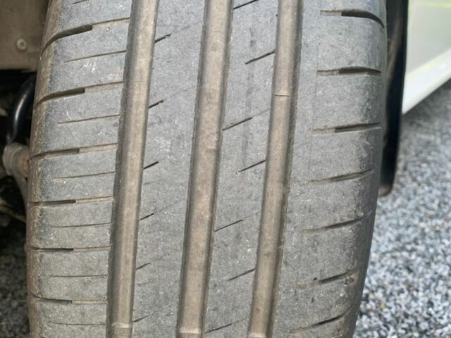 Білий Шкода Октавія, об'ємом двигуна 1.6 л та пробігом 181 тис. км за 7800 $, фото 7 на Automoto.ua