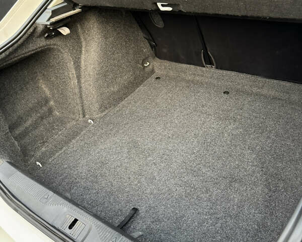 Белый Шкода Октавия, объемом двигателя 1.6 л и пробегом 262 тыс. км за 8500 $, фото 26 на Automoto.ua