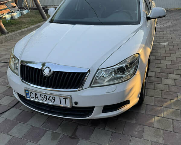 Белый Шкода Октавия, объемом двигателя 1.6 л и пробегом 262 тыс. км за 8500 $, фото 3 на Automoto.ua