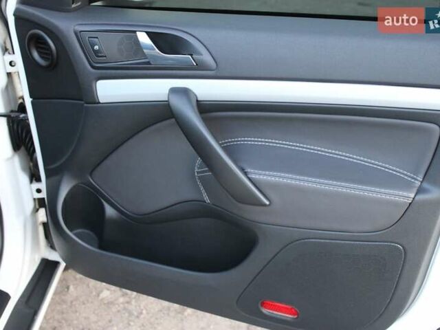 Белый Шкода Октавия, объемом двигателя 1.59 л и пробегом 216 тыс. км за 8500 $, фото 4 на Automoto.ua