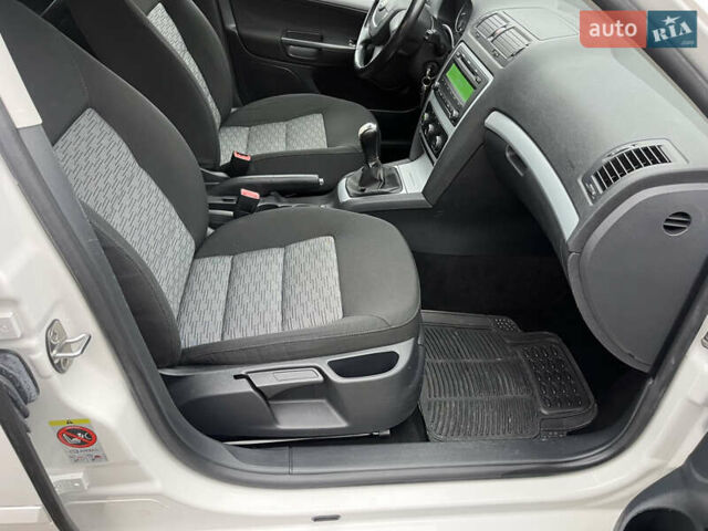 Белый Шкода Октавия, объемом двигателя 1.4 л и пробегом 187 тыс. км за 6500 $, фото 16 на Automoto.ua