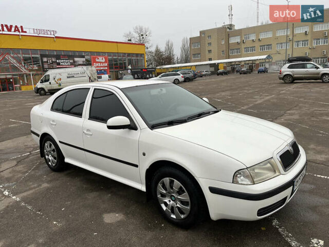 Белый Шкода Октавия, объемом двигателя 1.6 л и пробегом 269 тыс. км за 6000 $, фото 3 на Automoto.ua