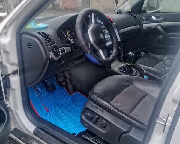 Белый Шкода Октавия, объемом двигателя 1.6 л и пробегом 280 тыс. км за 7600 $, фото 1 на Automoto.ua