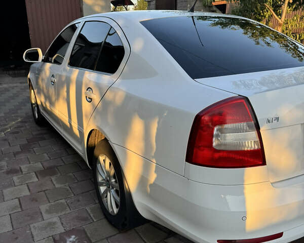 Белый Шкода Октавия, объемом двигателя 1.6 л и пробегом 262 тыс. км за 8500 $, фото 5 на Automoto.ua
