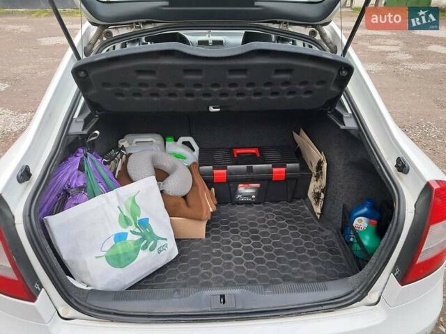 Белый Шкода Октавия, объемом двигателя 1.6 л и пробегом 270 тыс. км за 7250 $, фото 11 на Automoto.ua