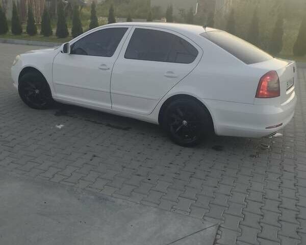 Белый Шкода Октавия, объемом двигателя 1.6 л и пробегом 335 тыс. км за 7550 $, фото 5 на Automoto.ua