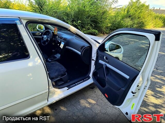 Білий Шкода Октавія, об'ємом двигуна 1.6 л та пробігом 189 тис. км за 6999 $, фото 3 на Automoto.ua