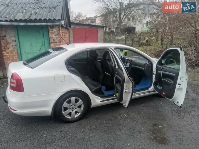 Белый Шкода Октавия, объемом двигателя 1.6 л и пробегом 280 тыс. км за 7600 $, фото 9 на Automoto.ua