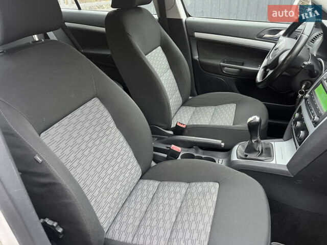 Белый Шкода Октавия, объемом двигателя 1.4 л и пробегом 187 тыс. км за 6500 $, фото 17 на Automoto.ua