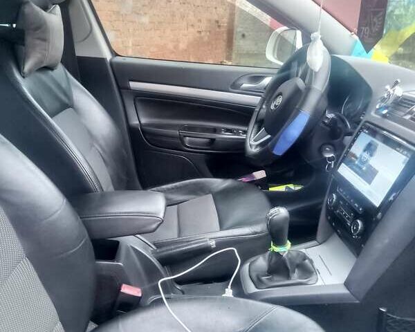 Белый Шкода Октавия, объемом двигателя 1.6 л и пробегом 280 тыс. км за 7600 $, фото 4 на Automoto.ua