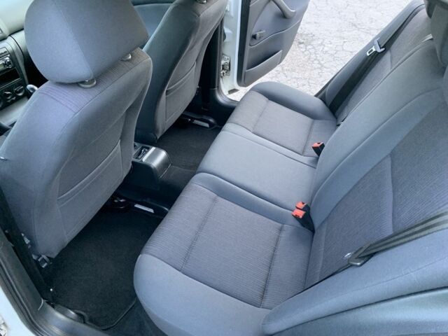 Білий Шкода Октавія, об'ємом двигуна 1.6 л та пробігом 181 тис. км за 7800 $, фото 18 на Automoto.ua