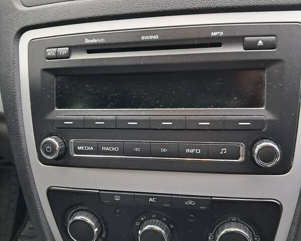 Белый Шкода Октавия, объемом двигателя 1.6 л и пробегом 270 тыс. км за 7250 $, фото 7 на Automoto.ua