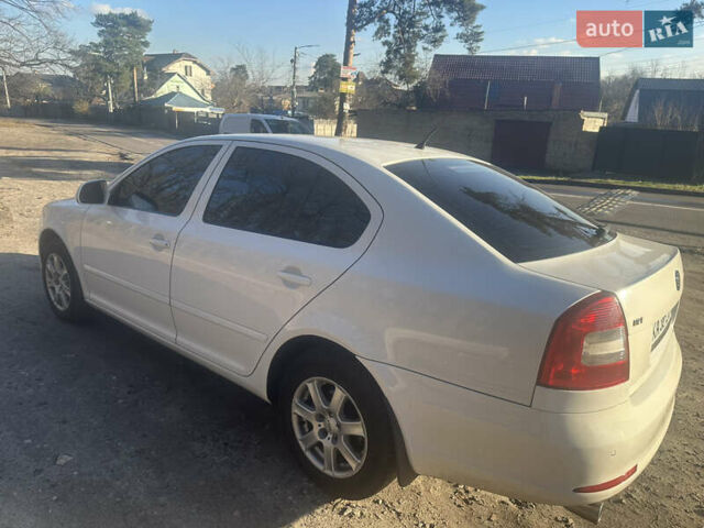 Белый Шкода Октавия, объемом двигателя 1.6 л и пробегом 266 тыс. км за 7700 $, фото 3 на Automoto.ua