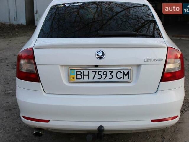 Белый Шкода Октавия, объемом двигателя 1.59 л и пробегом 216 тыс. км за 8500 $, фото 3 на Automoto.ua