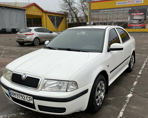 Белый Шкода Октавия, объемом двигателя 1.6 л и пробегом 269 тыс. км за 6000 $, фото 1 на Automoto.ua