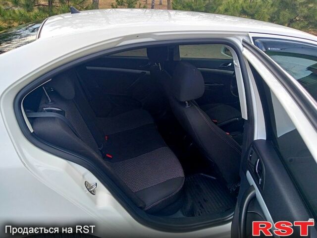 Белый Шкода Октавия, объемом двигателя 1.6 л и пробегом 155 тыс. км за 7600 $, фото 7 на Automoto.ua