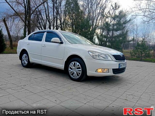 Белый Шкода Октавия, объемом двигателя 1.6 л и пробегом 155 тыс. км за 7600 $, фото 1 на Automoto.ua