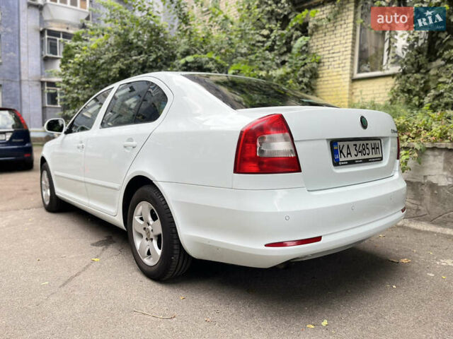 Белый Шкода Октавия, объемом двигателя 1.2 л и пробегом 238 тыс. км за 5500 $, фото 6 на Automoto.ua
